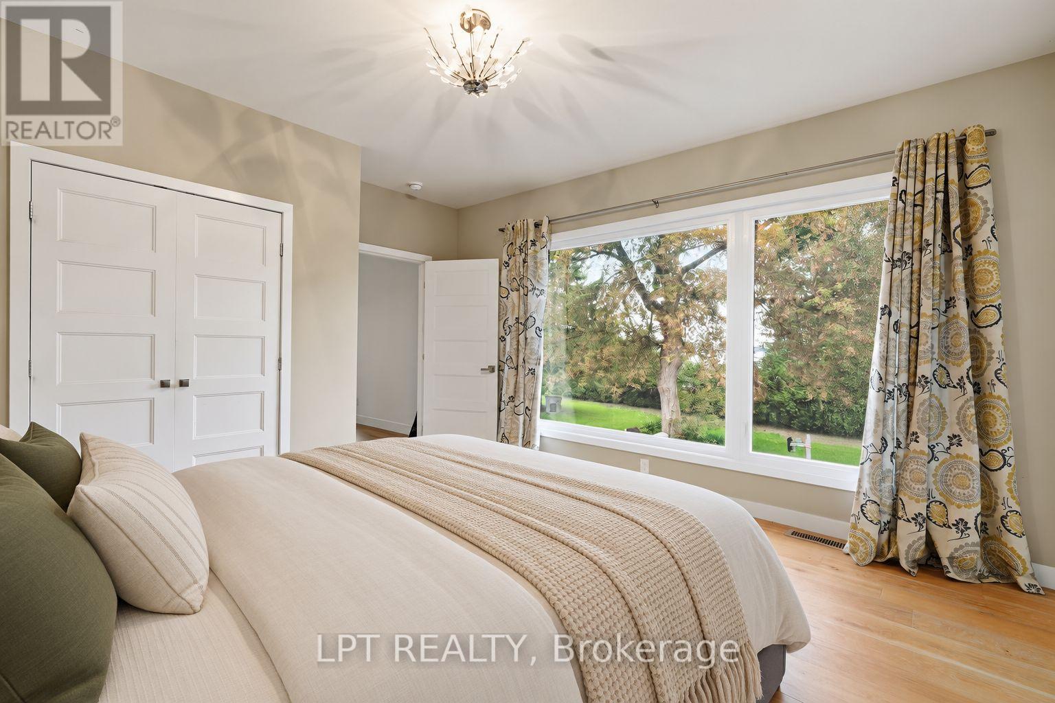 31 CARILLON CRESCENT - 15