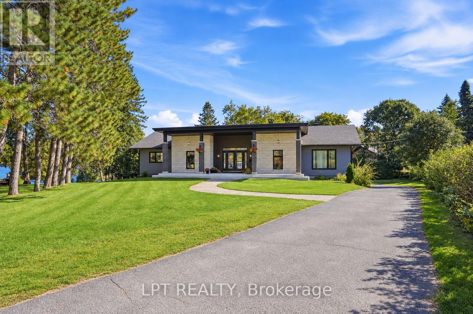 31 CARILLON CRESCENT - 2
