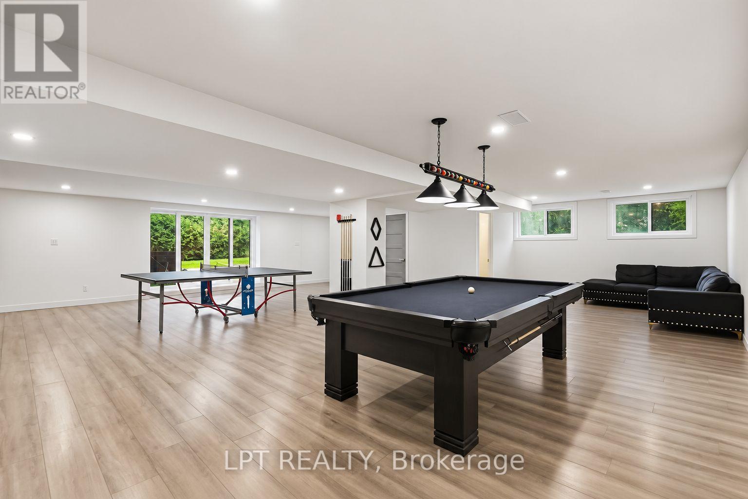 31 CARILLON CRESCENT - 21