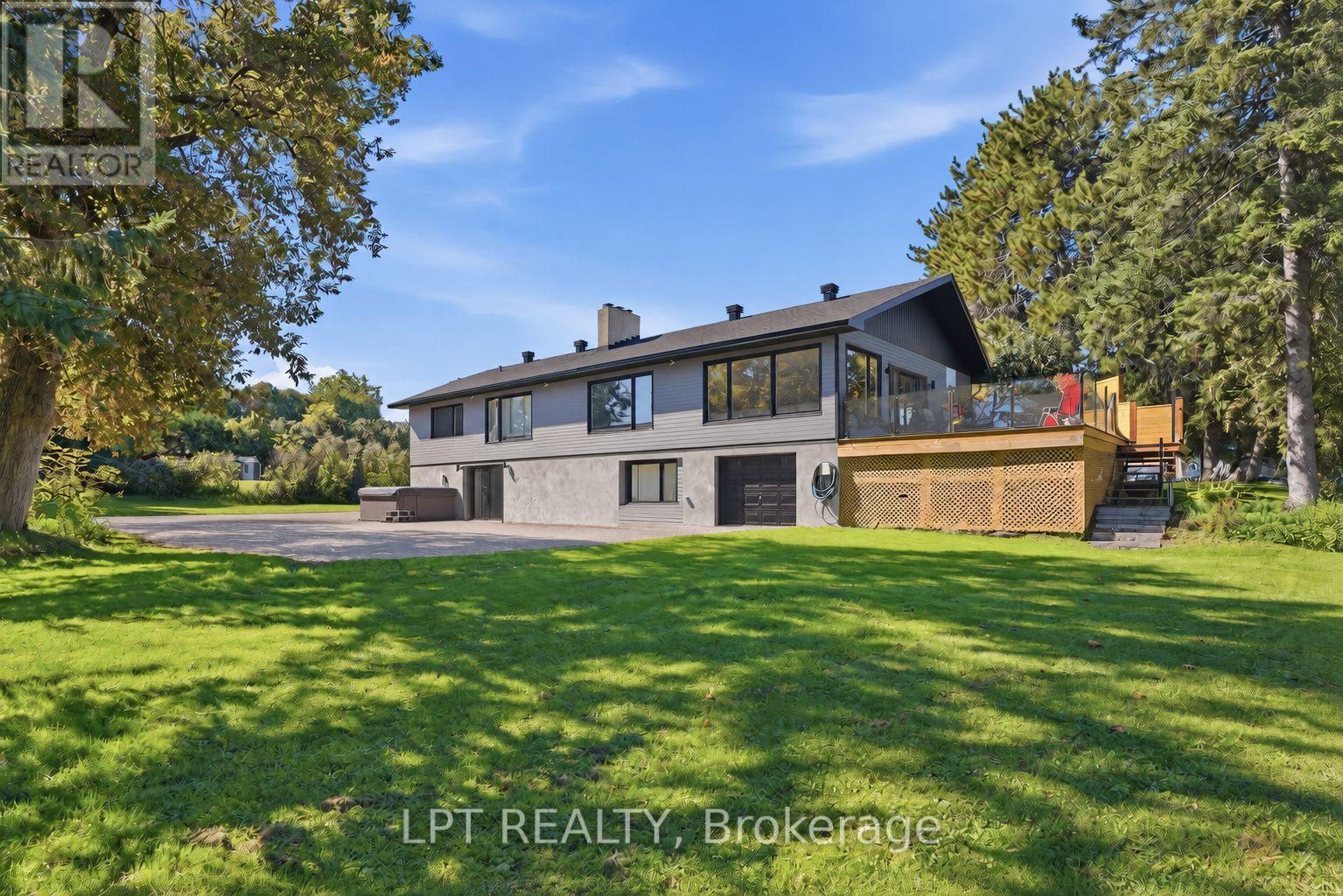 31 CARILLON CRESCENT - 28