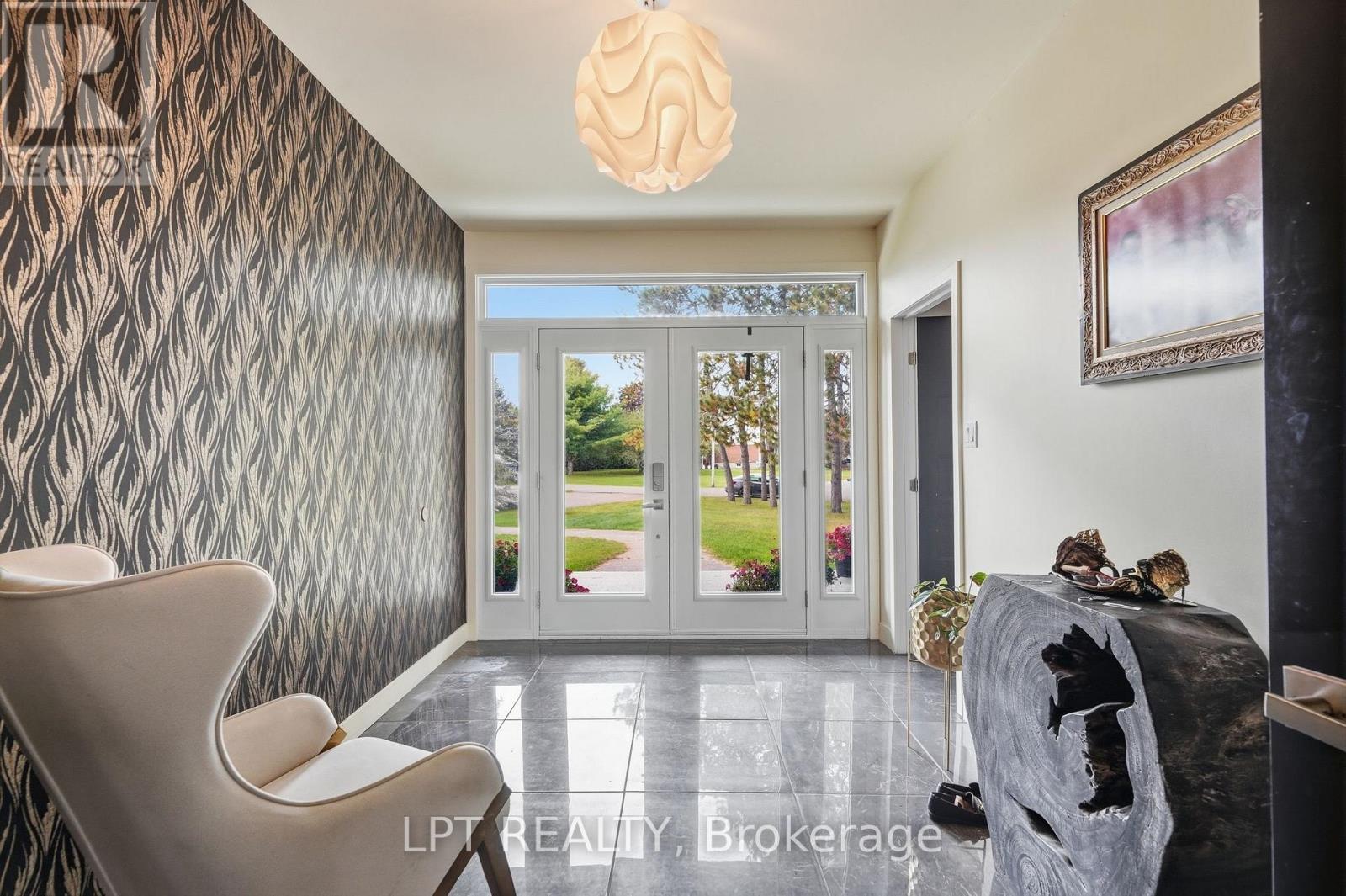 31 CARILLON CRESCENT - 3