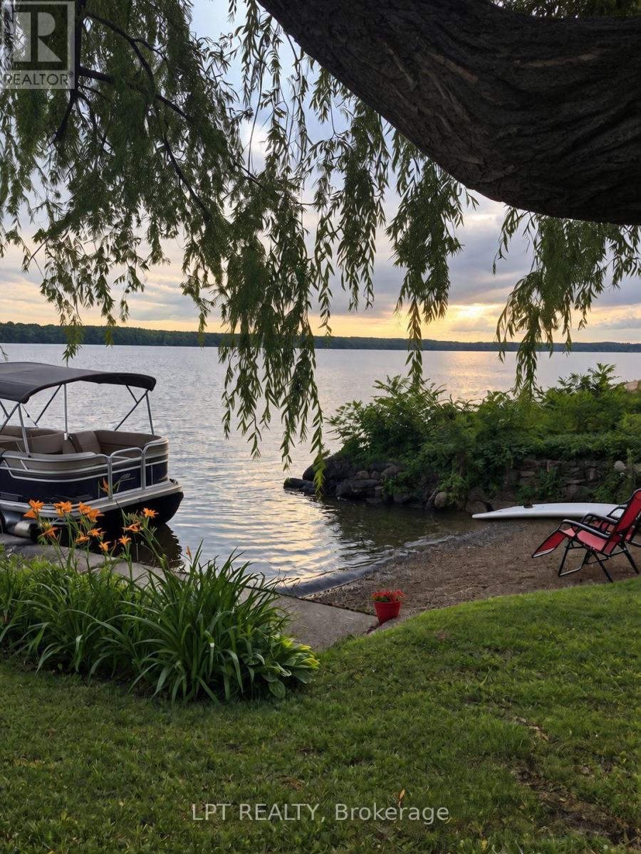 31 CARILLON CRESCENT - 30