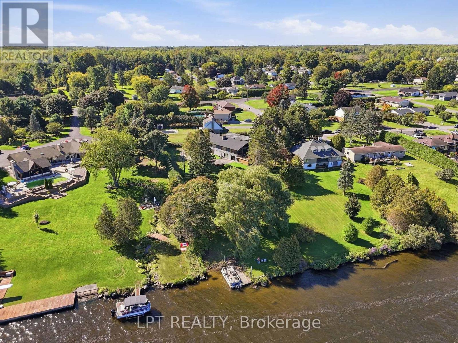 31 CARILLON CRESCENT - 32