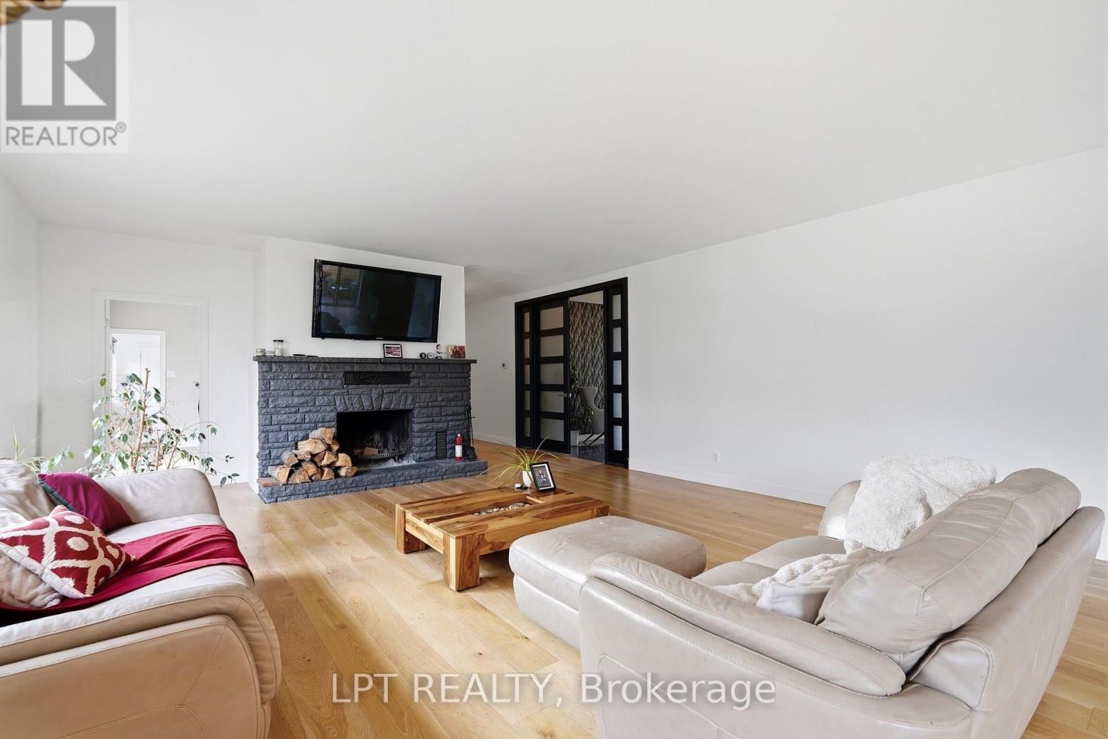 31 CARILLON CRESCENT - Image 4