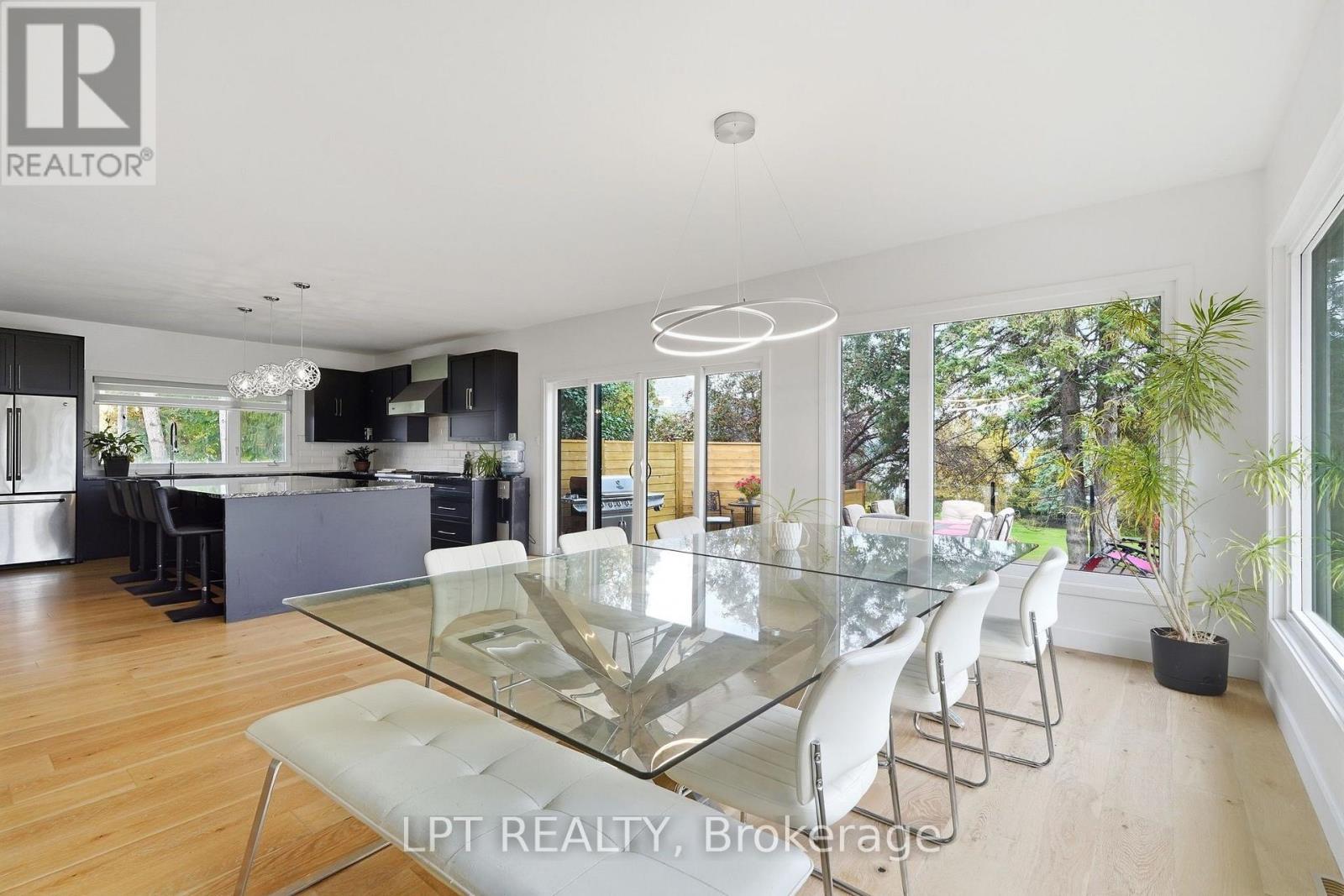 31 CARILLON CRESCENT - 7