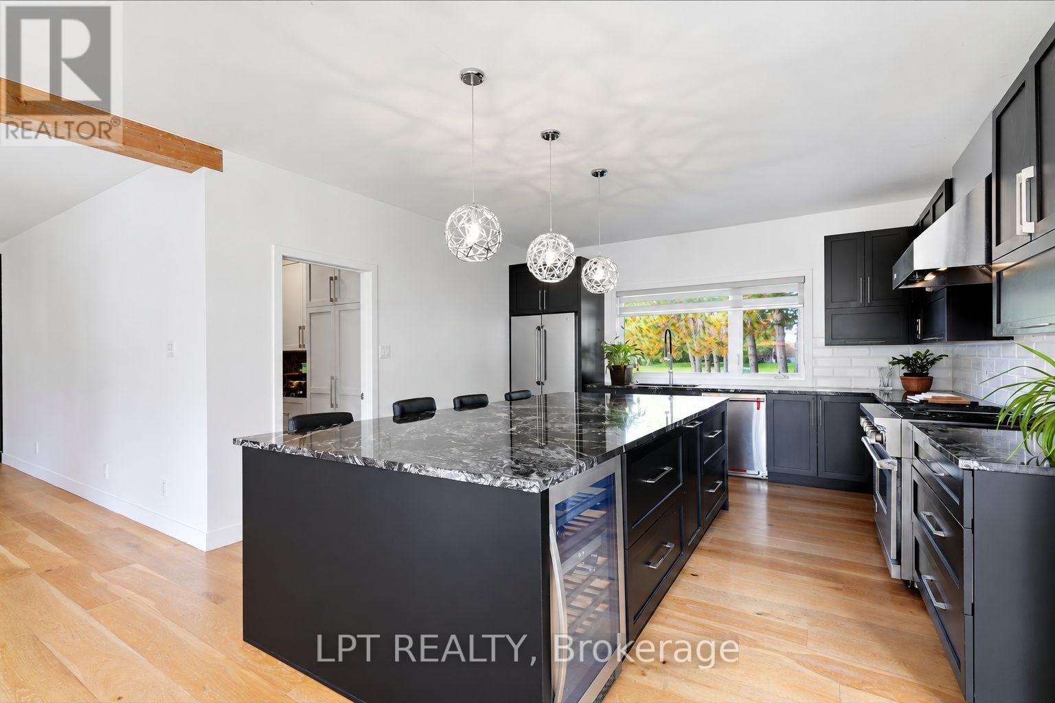 31 CARILLON CRESCENT - 9