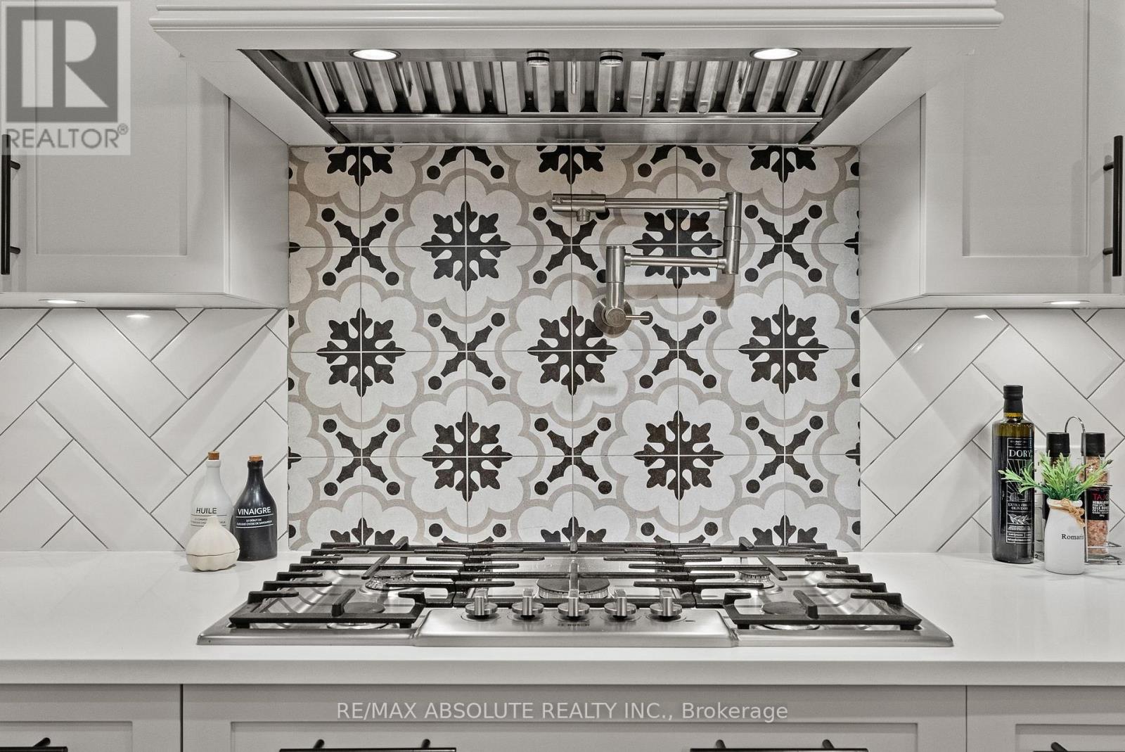 21 REVOL ROAD - Image 10