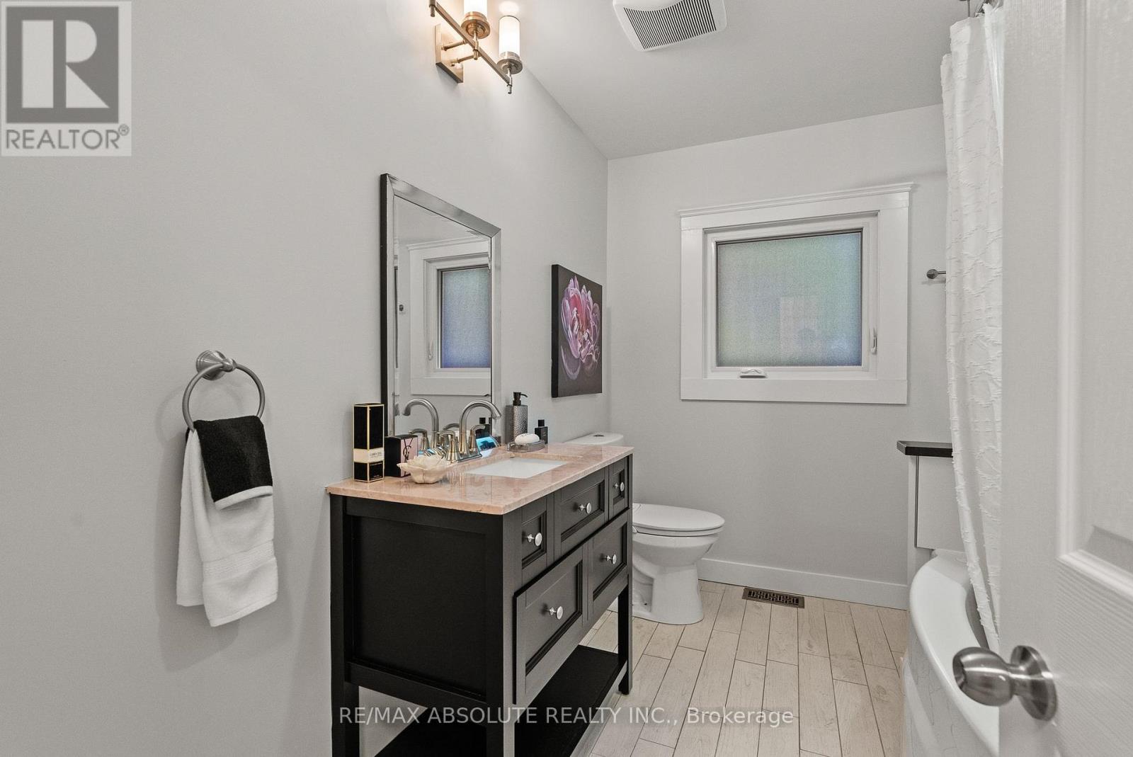 21 REVOL ROAD - Image 25