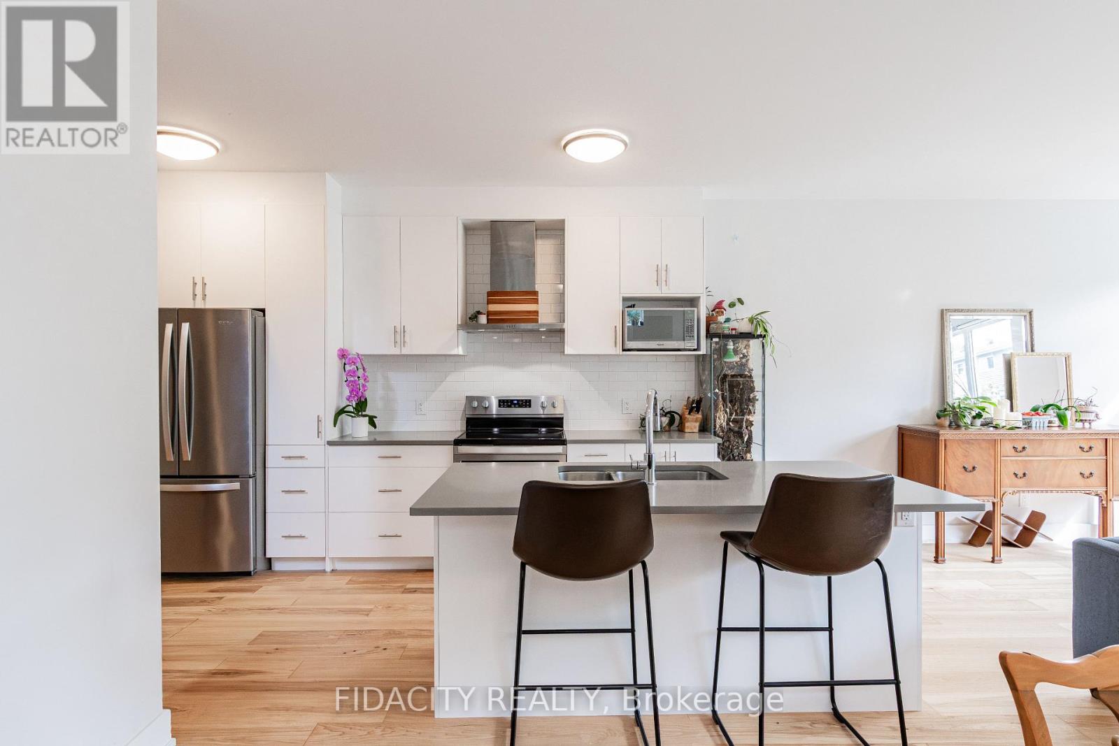 1402 MAYVIEW AVENUE - 4