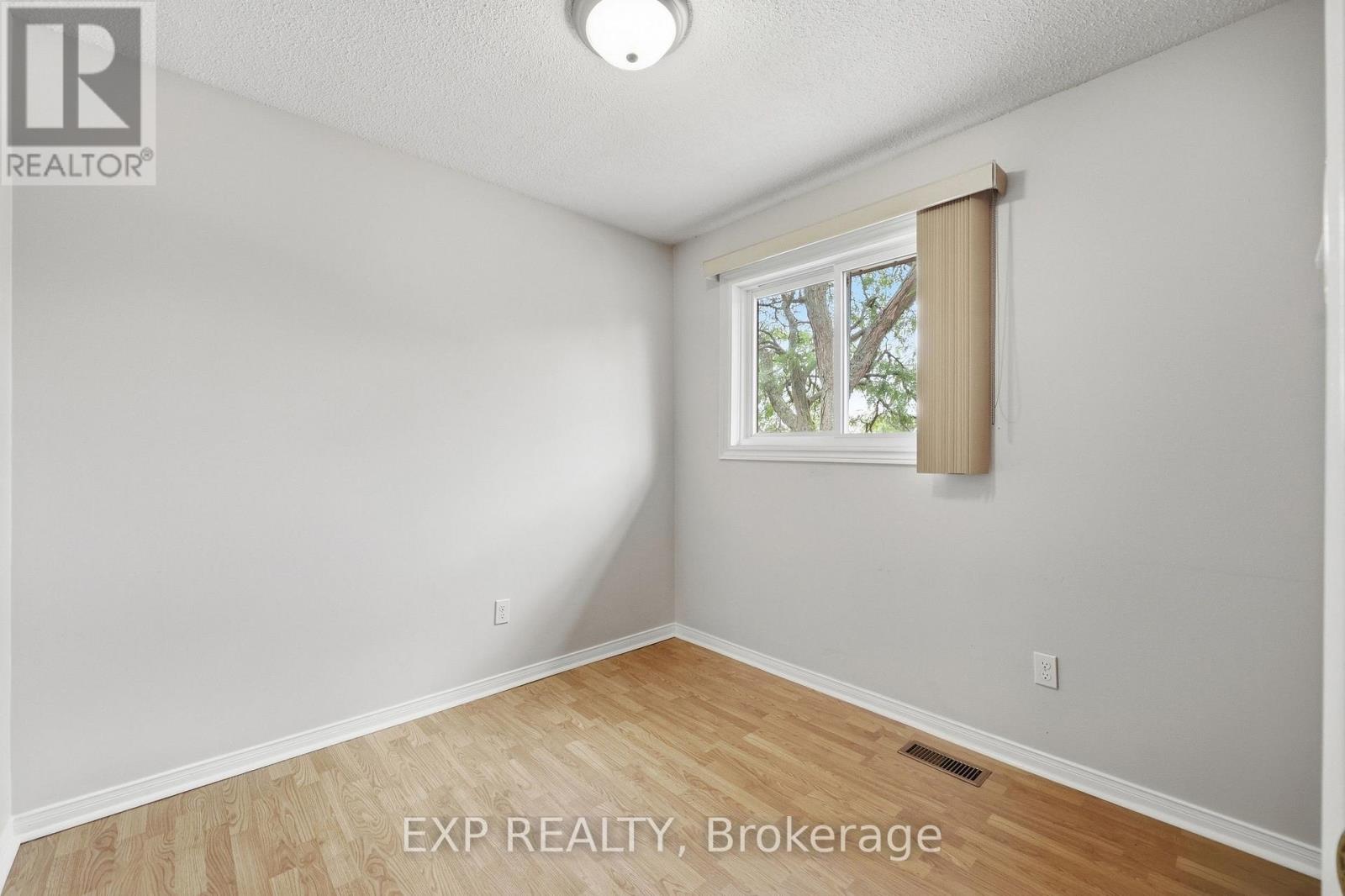 #38 195 QUEEN VICTORIA DRIVE - 22