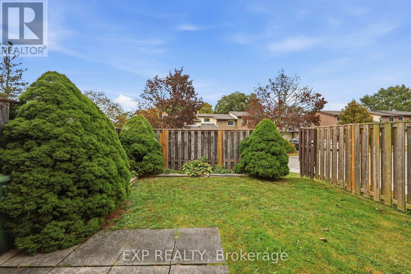 #38 195 QUEEN VICTORIA DRIVE - 32