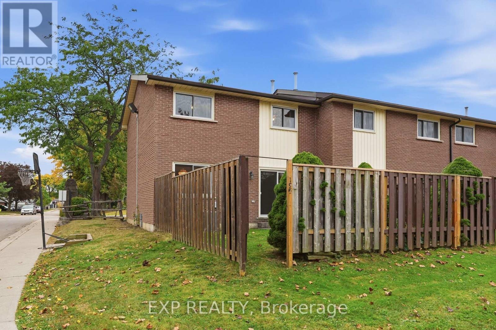 #38 195 QUEEN VICTORIA DRIVE - 33