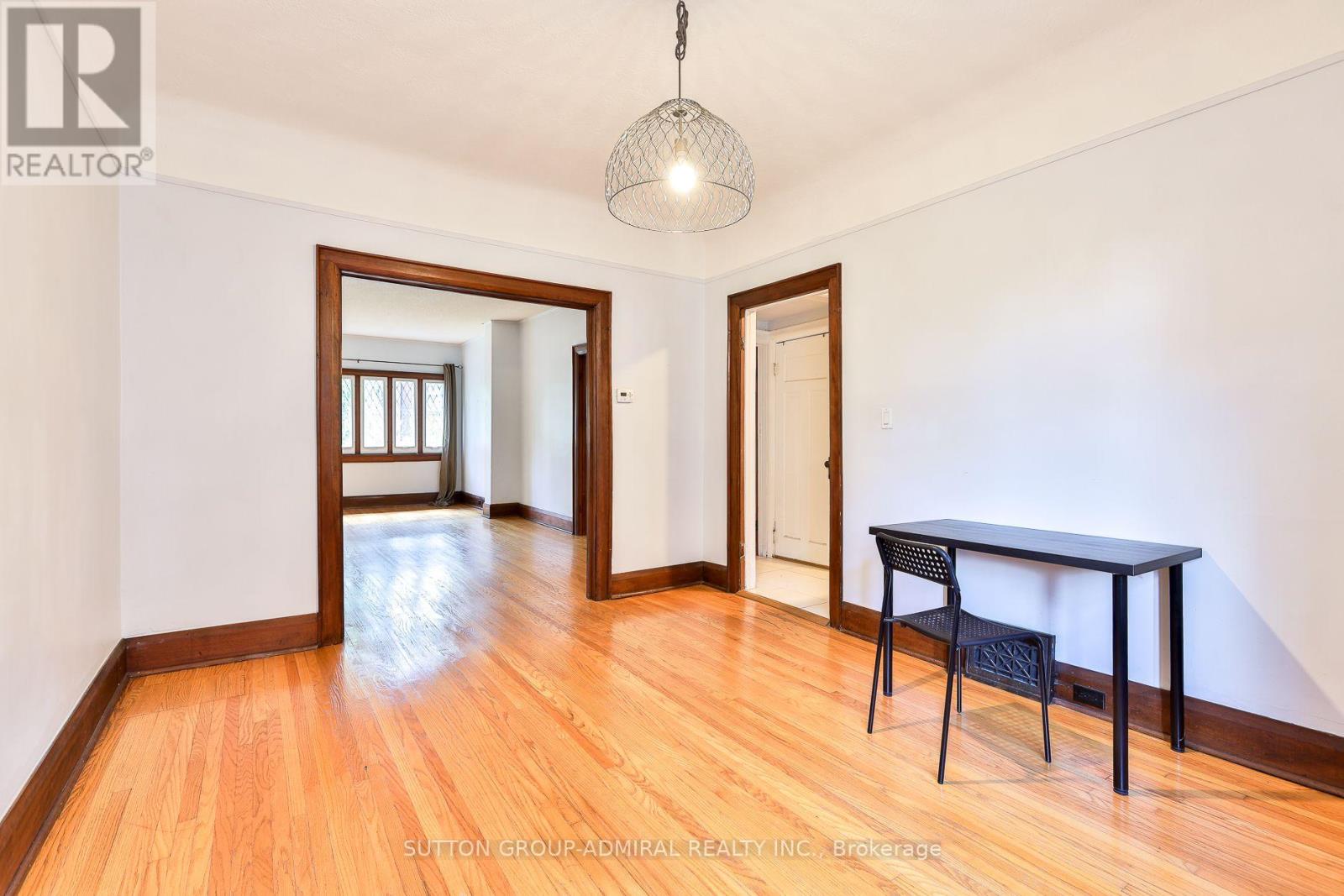 60 MANOR ROAD E - 11