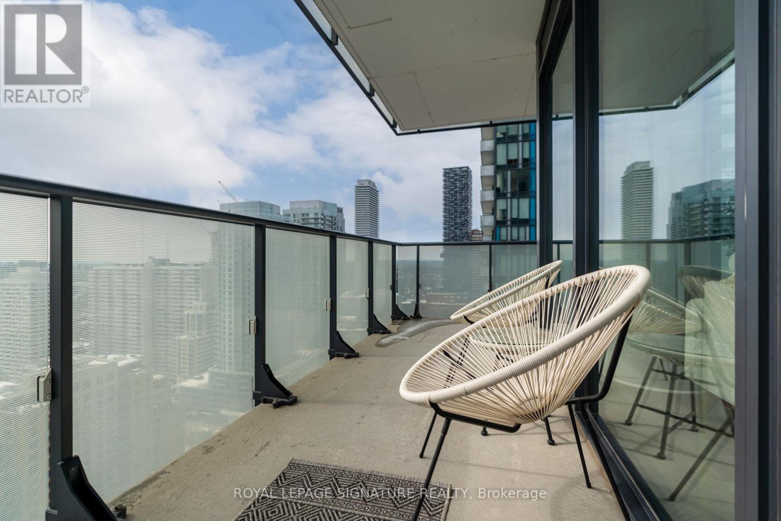 185 Roehampton Avenue — photo 32