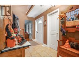 Family room/Fireplace - 30 Orangewood Boulevard, Chatham, ON N7L5H1 Photo 14