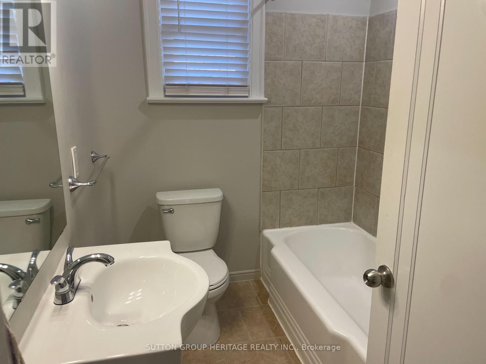 236 Mcnaughton Avenue, Oshawa, ON photo 9