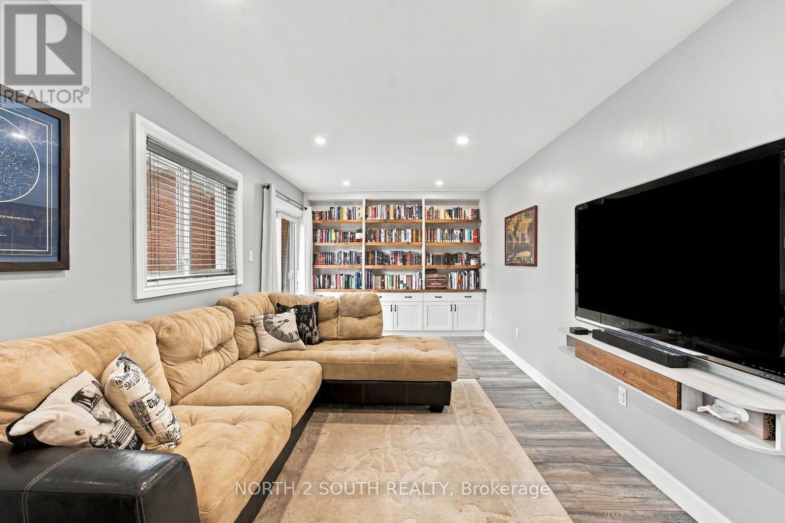 213 MELBOURNE DRIVE - 10