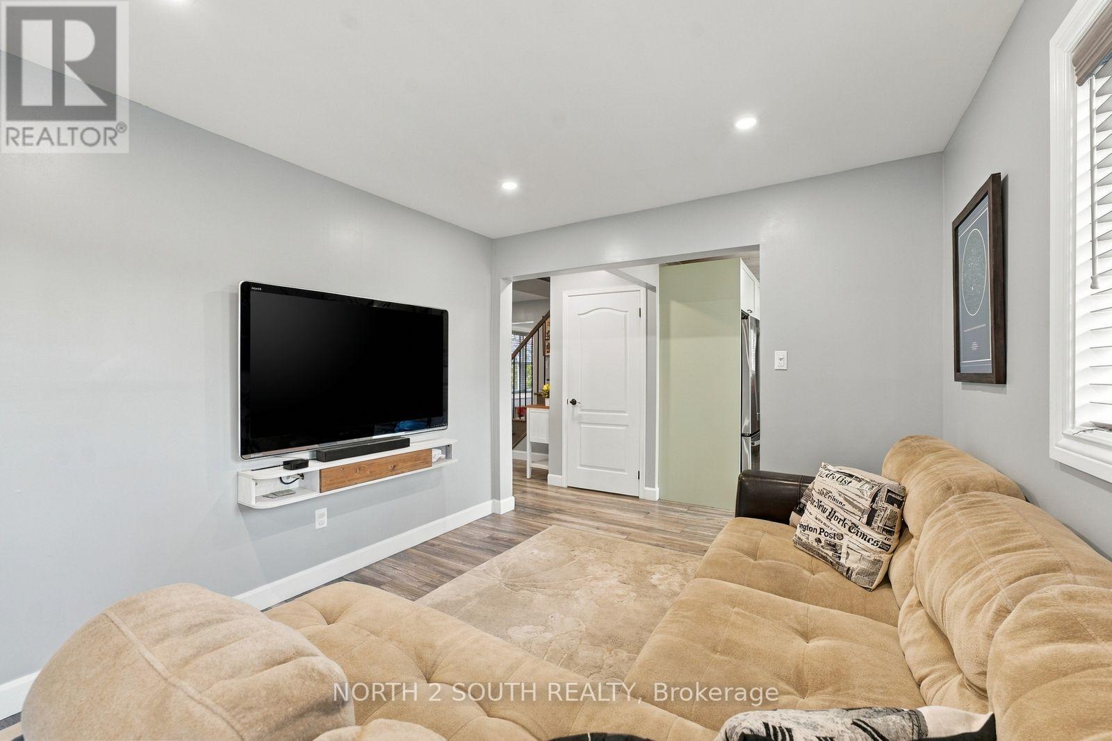 213 Melbourne Drive, Bradford West Gwillimbury, ON photo 12