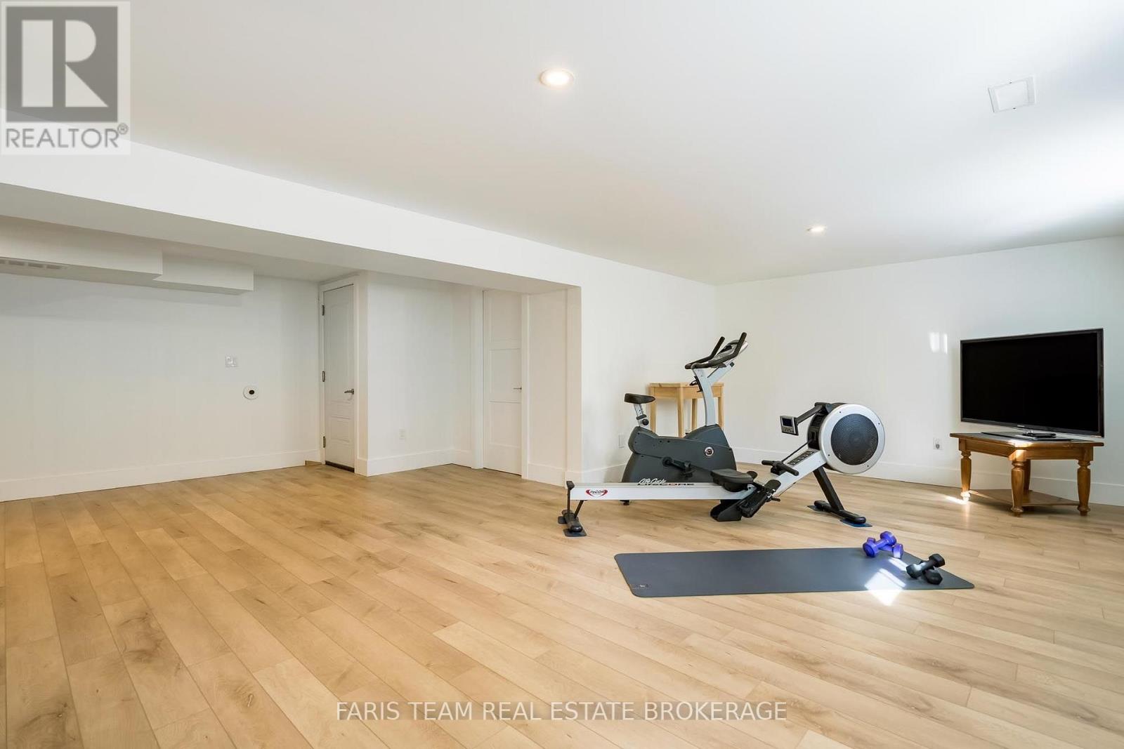 15 Stoney Road, Tiny photo 22