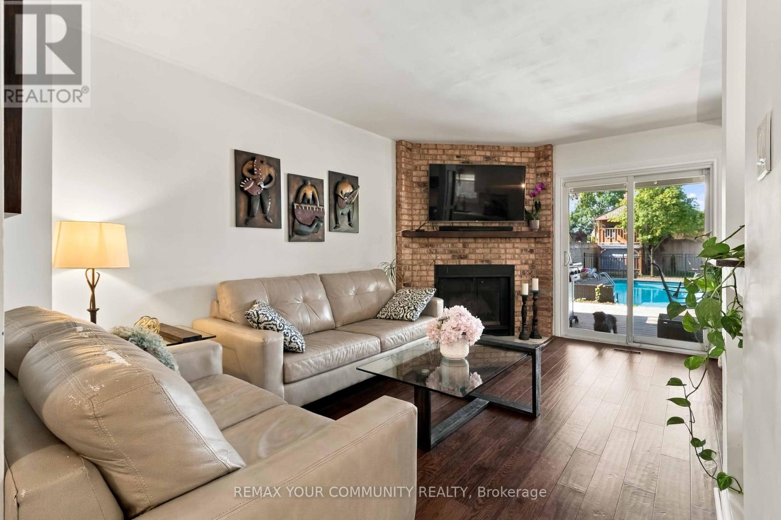 7013 HICKLING CRESCENT - 8