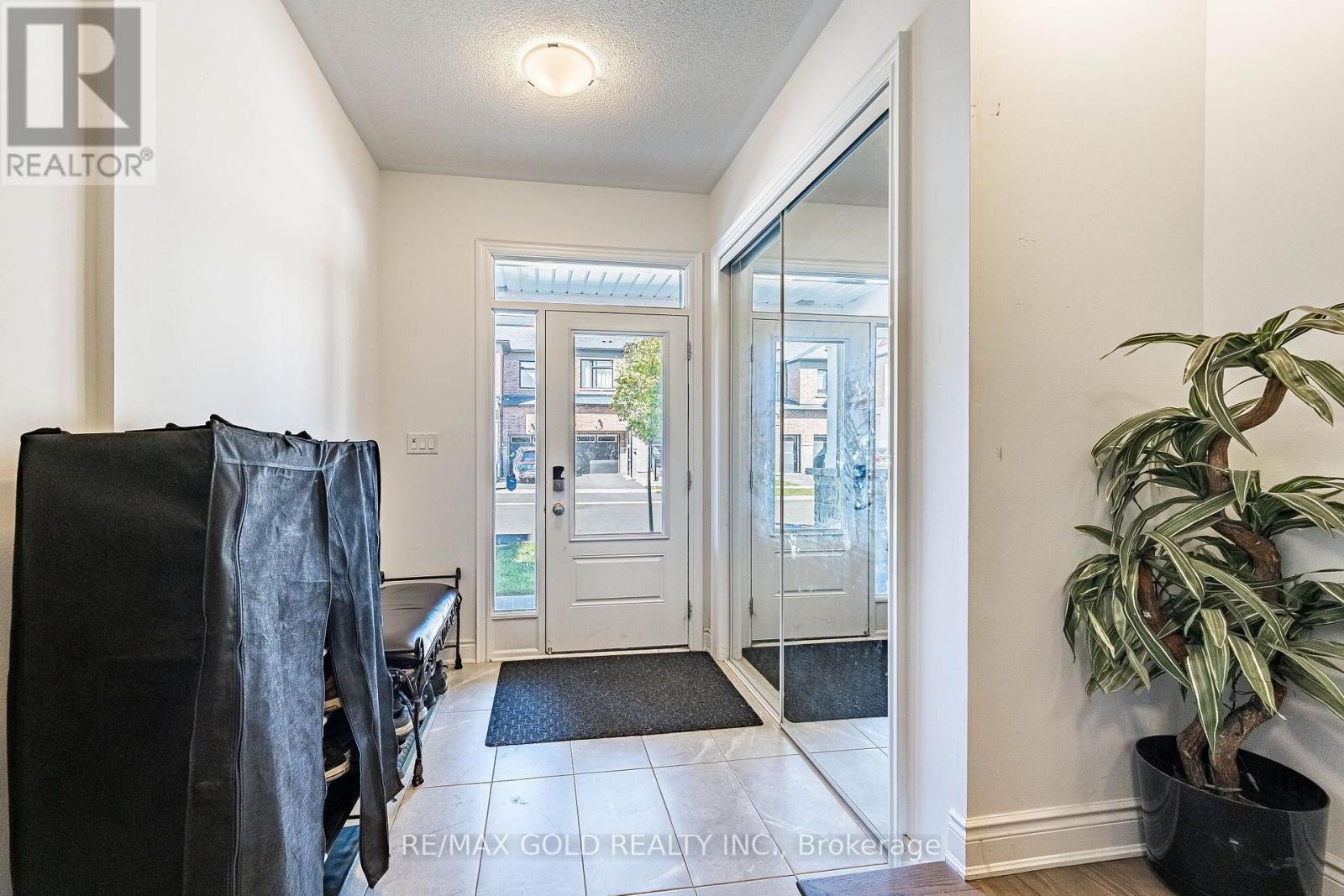 13 Keppel Circle, Brampton, ON photo 7