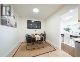 Living room - 3510 Burningelm Crescent, Mississauga, ON L4Y3L1 Photo 10
