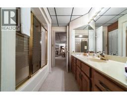 5302 61 Street Close, Camrose, AB T4V4H9 Photo 40