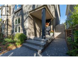 216 4 Avenue NE - photo 3