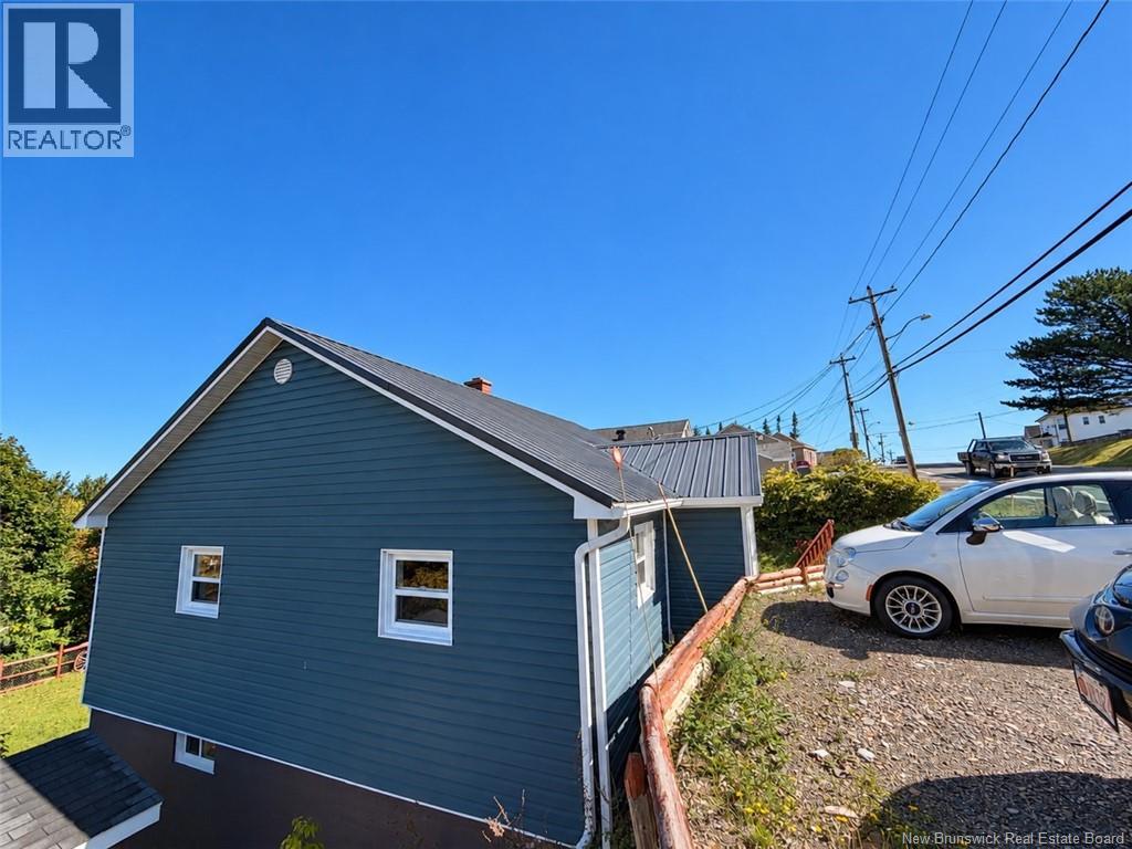333 Victoria Street - 12