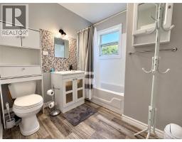 Bath (# pieces 1-6) - 333 Victoria Street, Dalhousie, NB E8C2T7 Photo 6