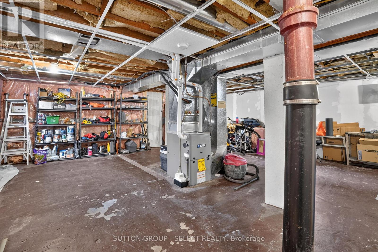 83 EASTMAN AVENUE - Image 29