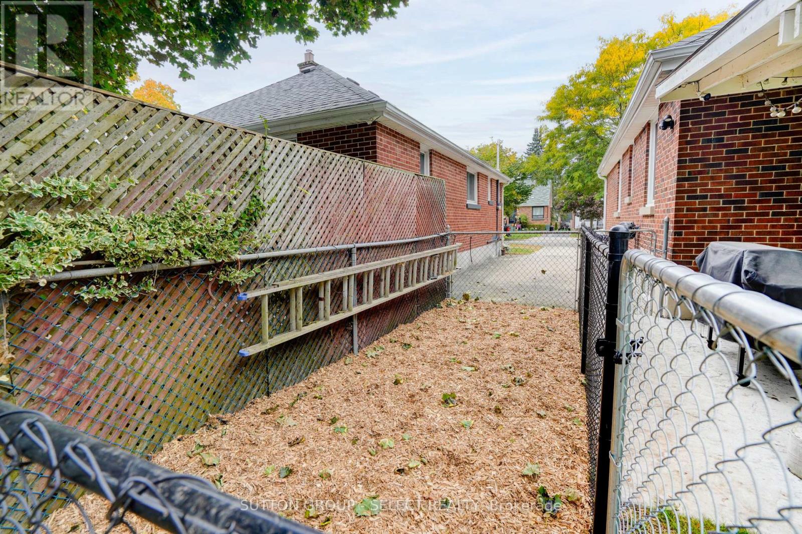 83 EASTMAN AVENUE - Image 4