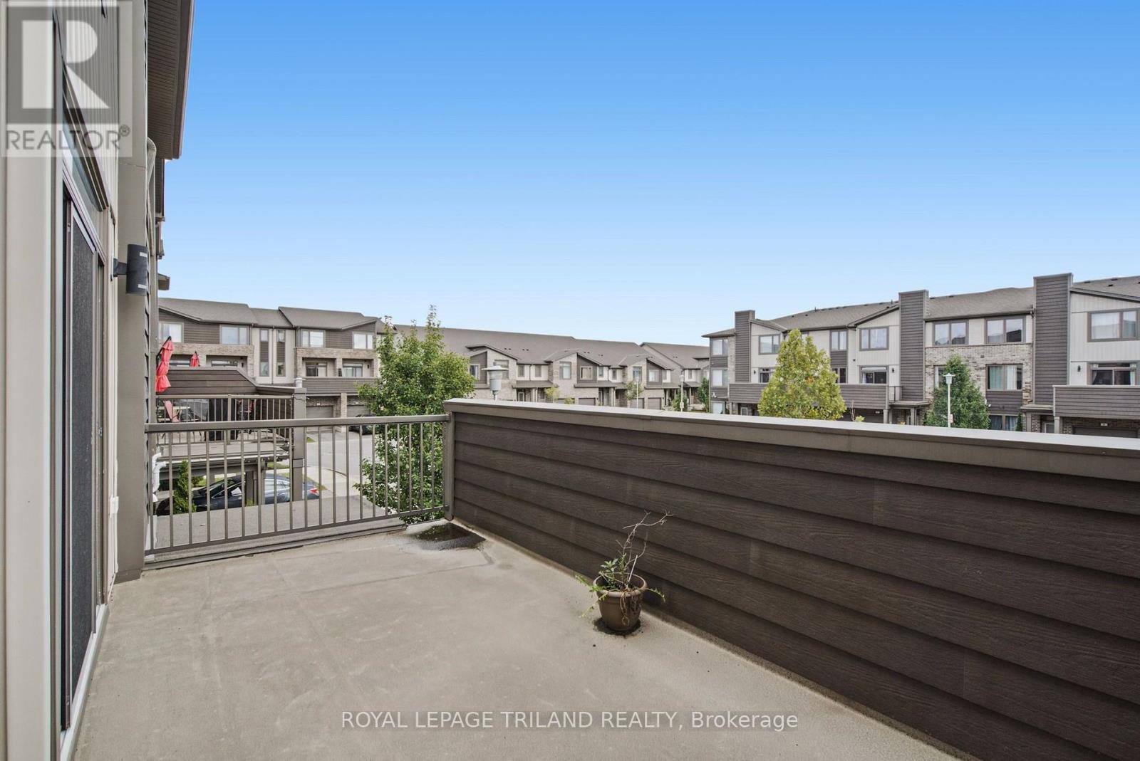 #10 1960 DALMAGARRY ROAD - 32