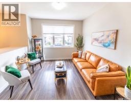 Foyer - 70 Brigham Road, Moose Jaw, SK S6K0A7 Photo 6