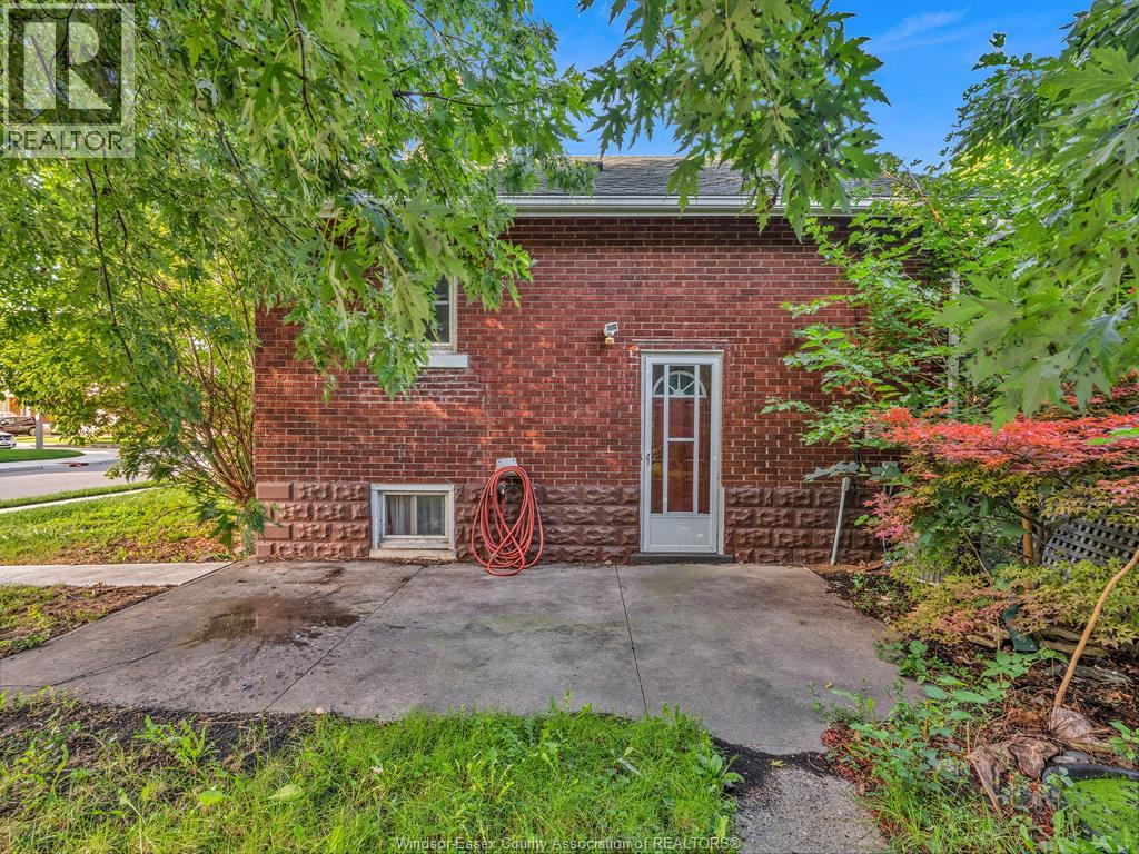1396 Moy AVENUE - Image 28