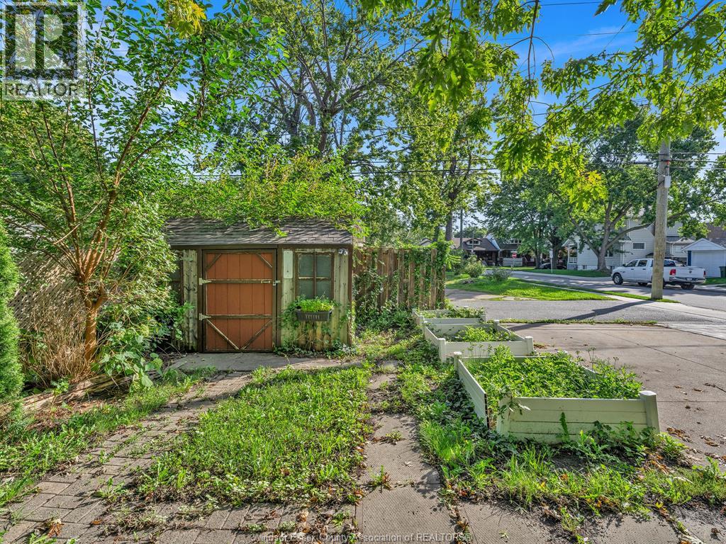 1396 Moy AVENUE - Image 30