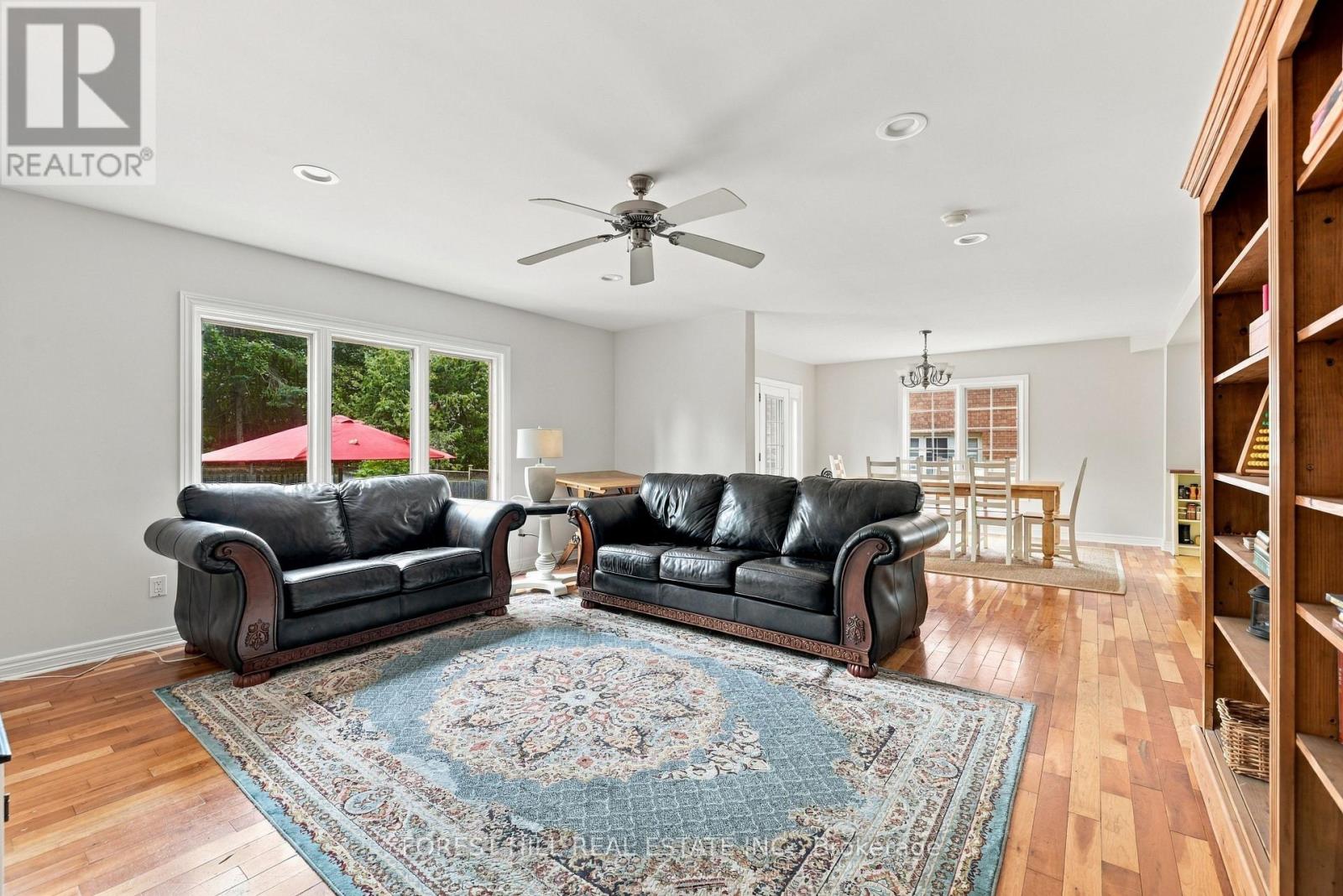 11 Urbandale Avenue, Toronto, ON photo 11