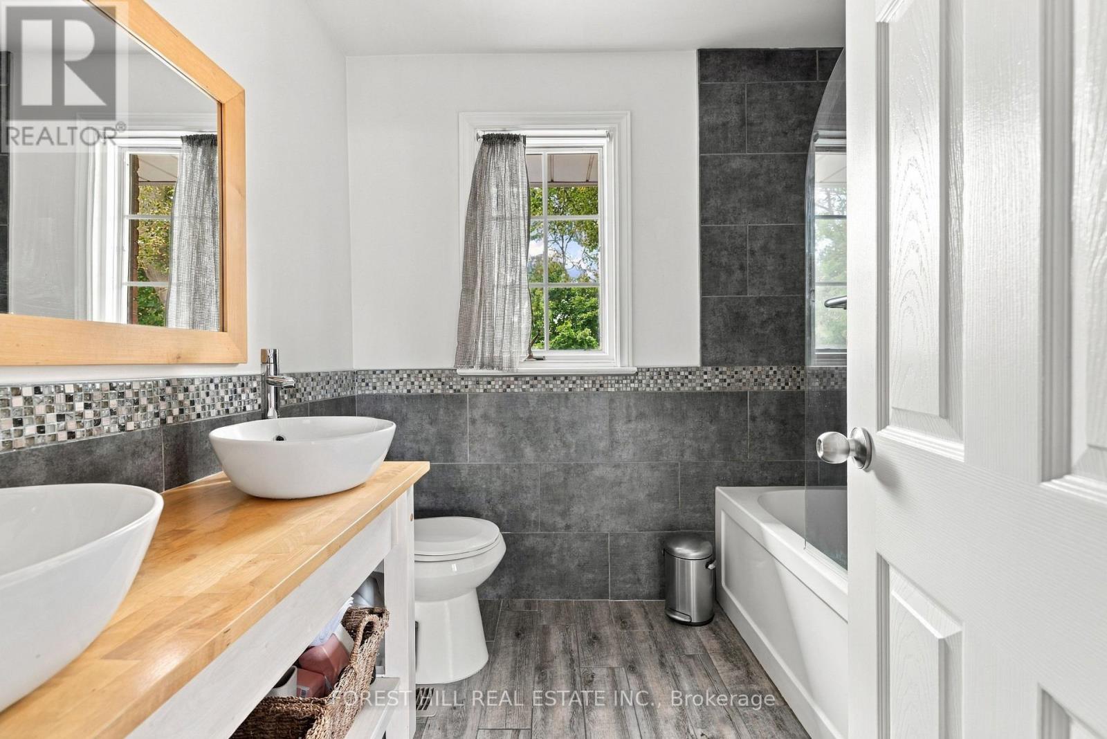 11 Urbandale Avenue, Toronto, ON photo 22