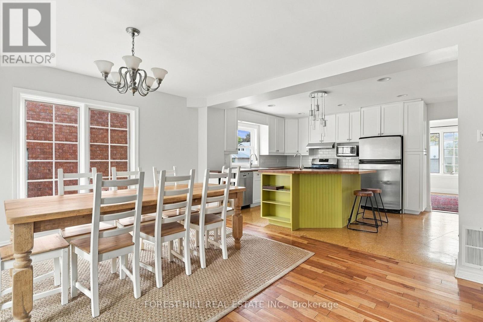 11 Urbandale Avenue, Toronto, ON photo 6