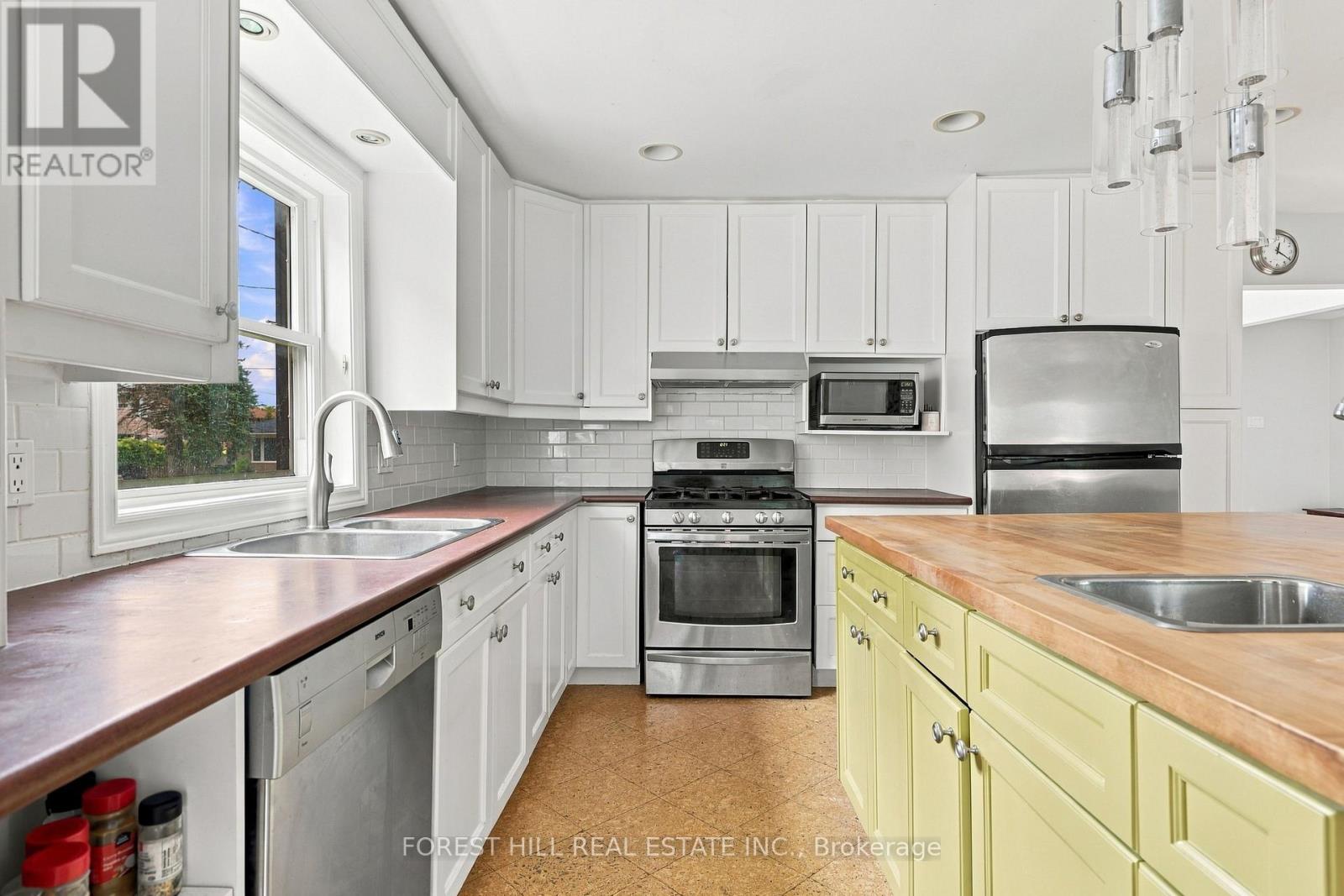 11 Urbandale Avenue, Toronto, ON photo 8