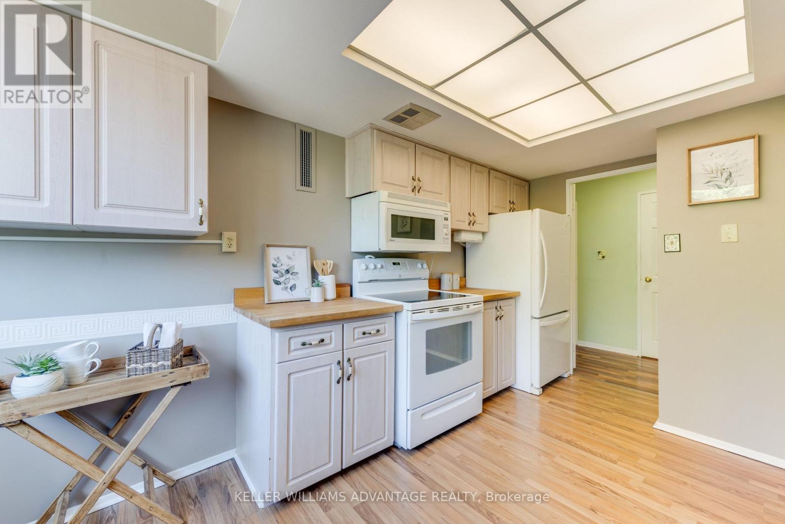 302- 75 Wynford Hts Crescent, Toronto, ON photo 10