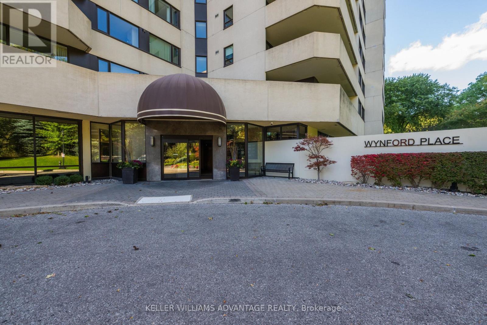 302- 75 Wynford Hts Crescent, Toronto, ON photo 3