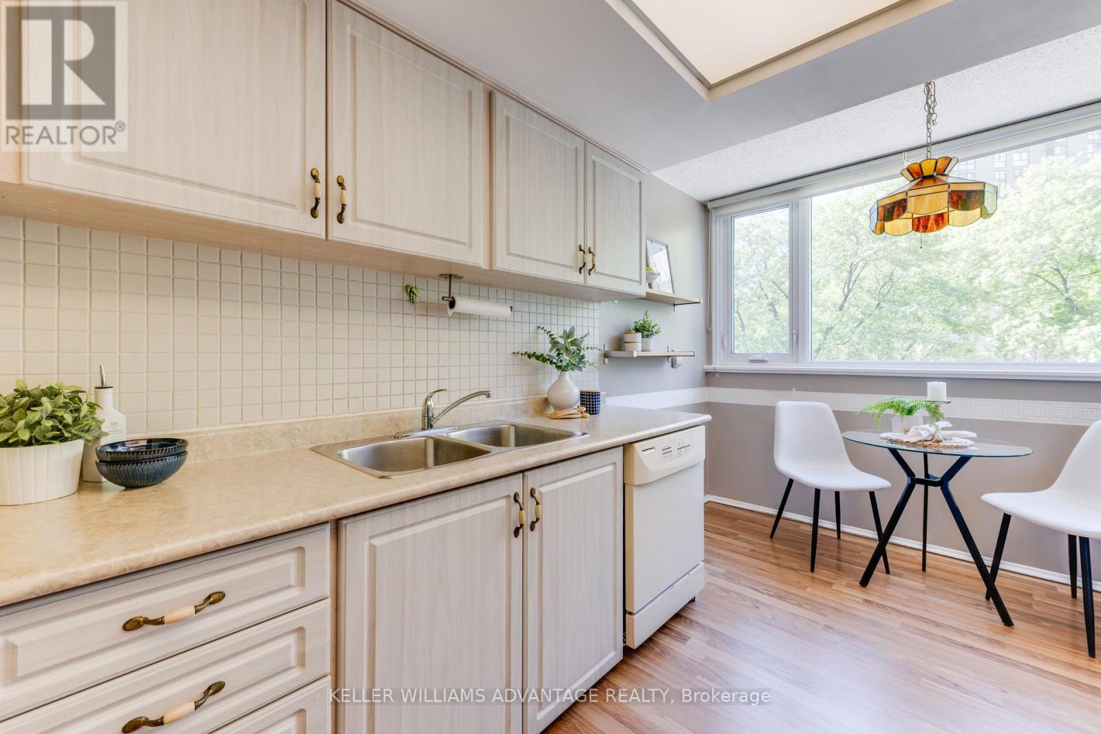 302- 75 Wynford Hts Crescent, Toronto, ON photo 8