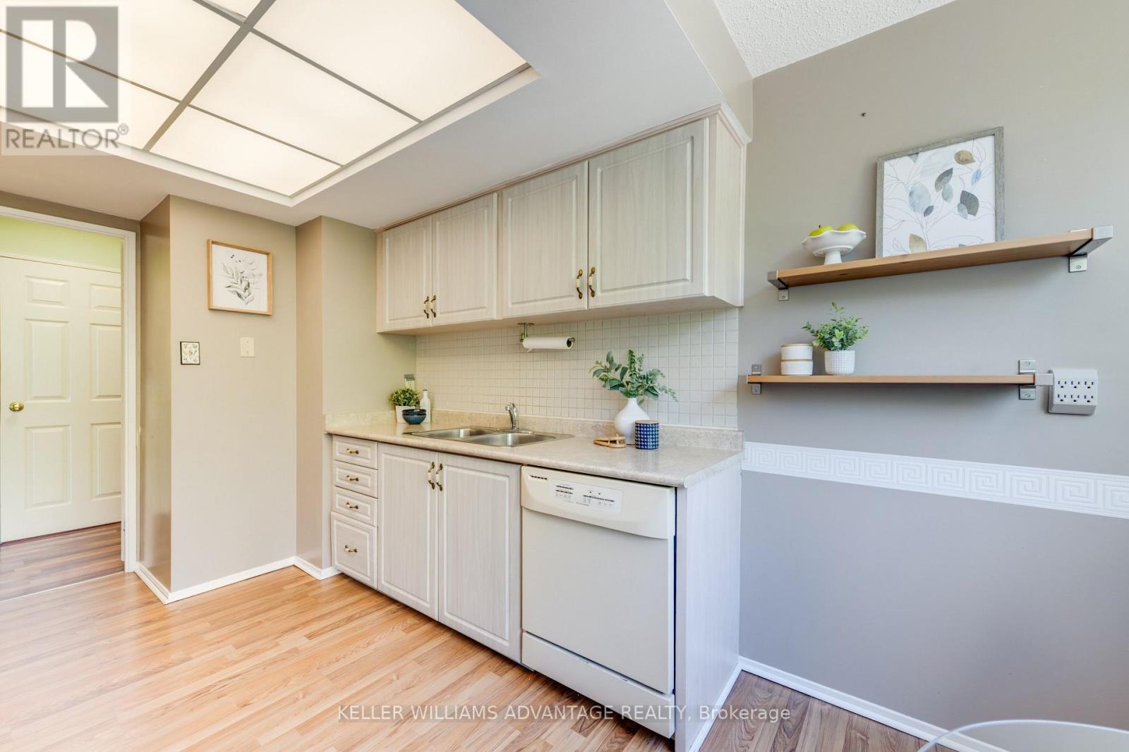 302- 75 Wynford Hts Crescent, Toronto, ON photo 9