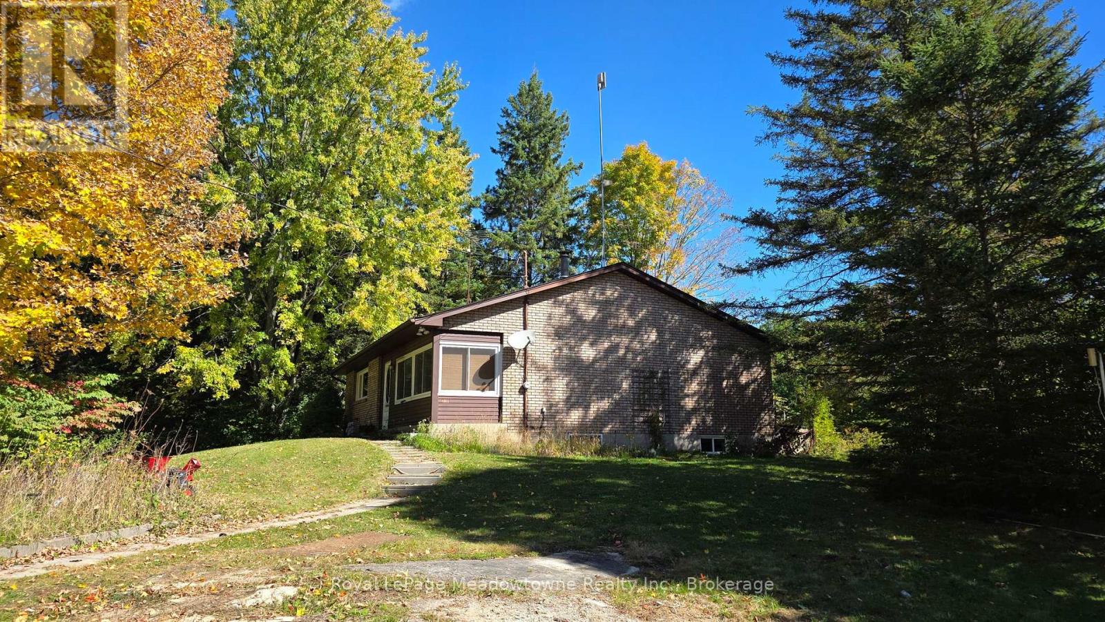 4202 15 SIDE ROAD - 4
