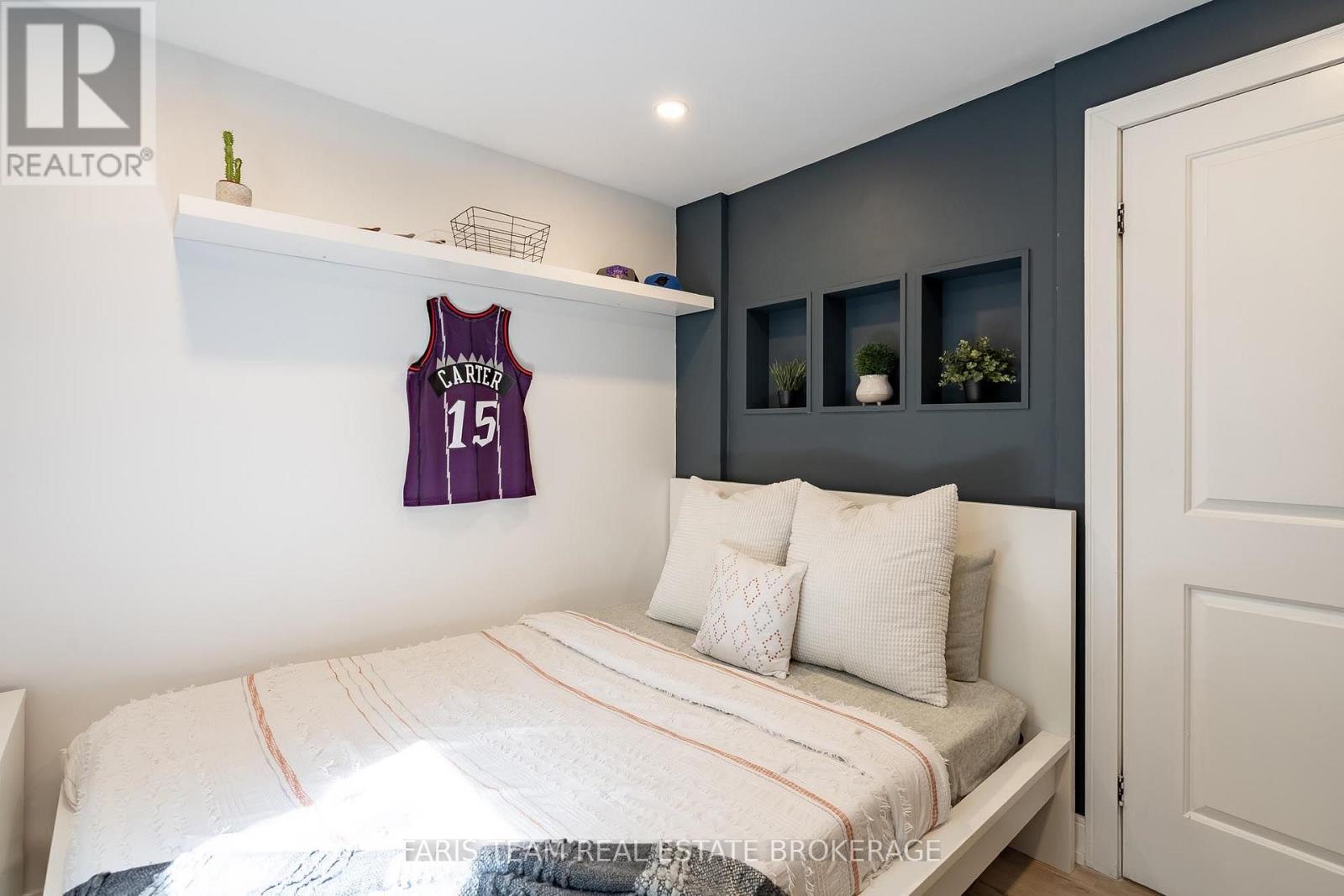 1020 EWART STREET - 16