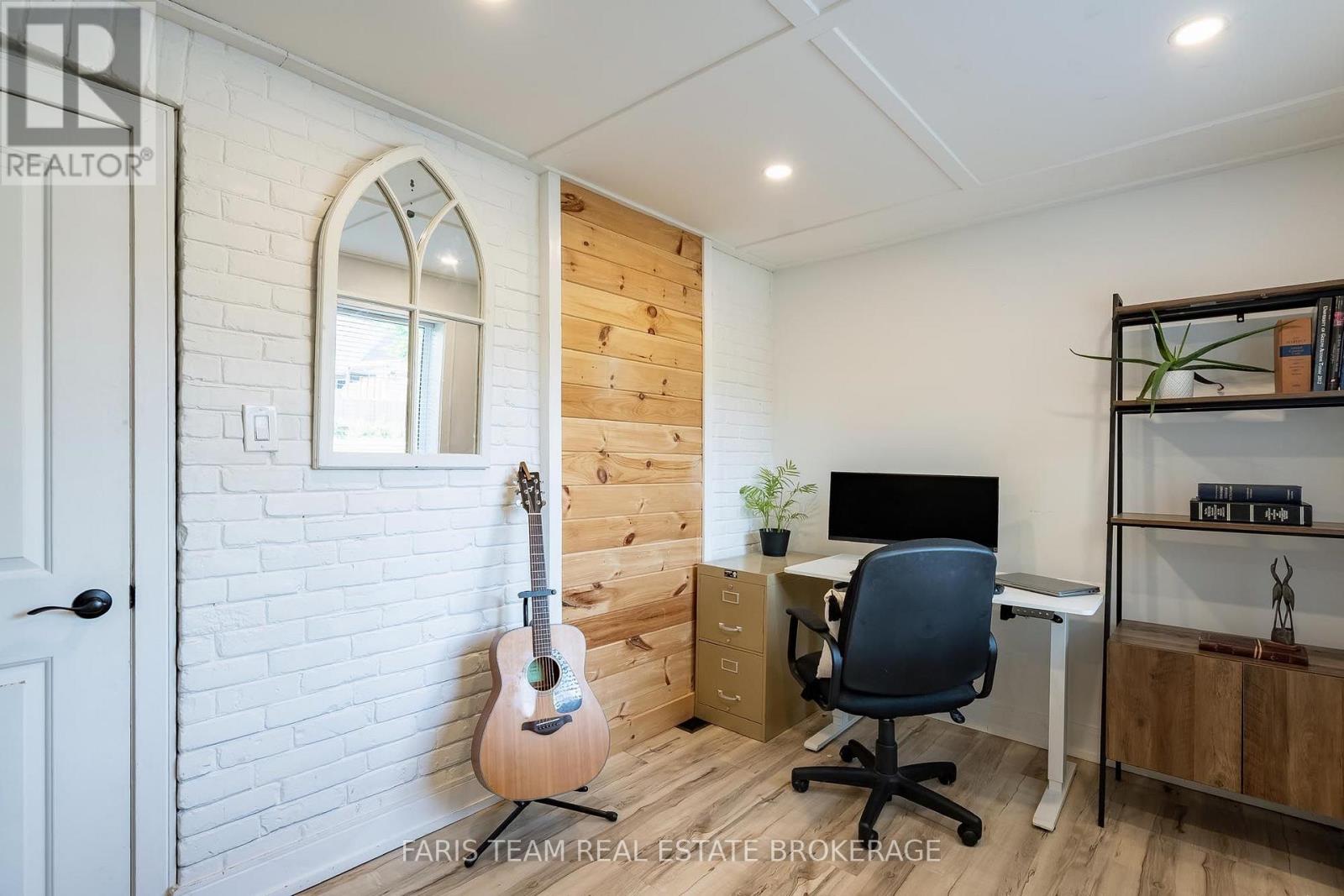 1020 EWART STREET - 17