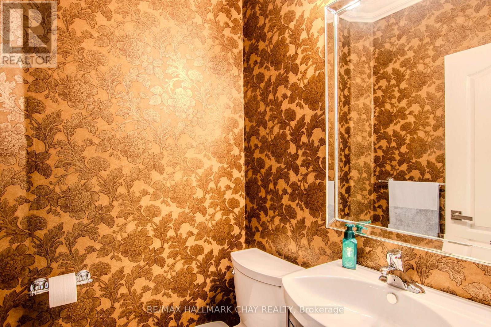 104 SUCCESSION CRESCENT - 16
