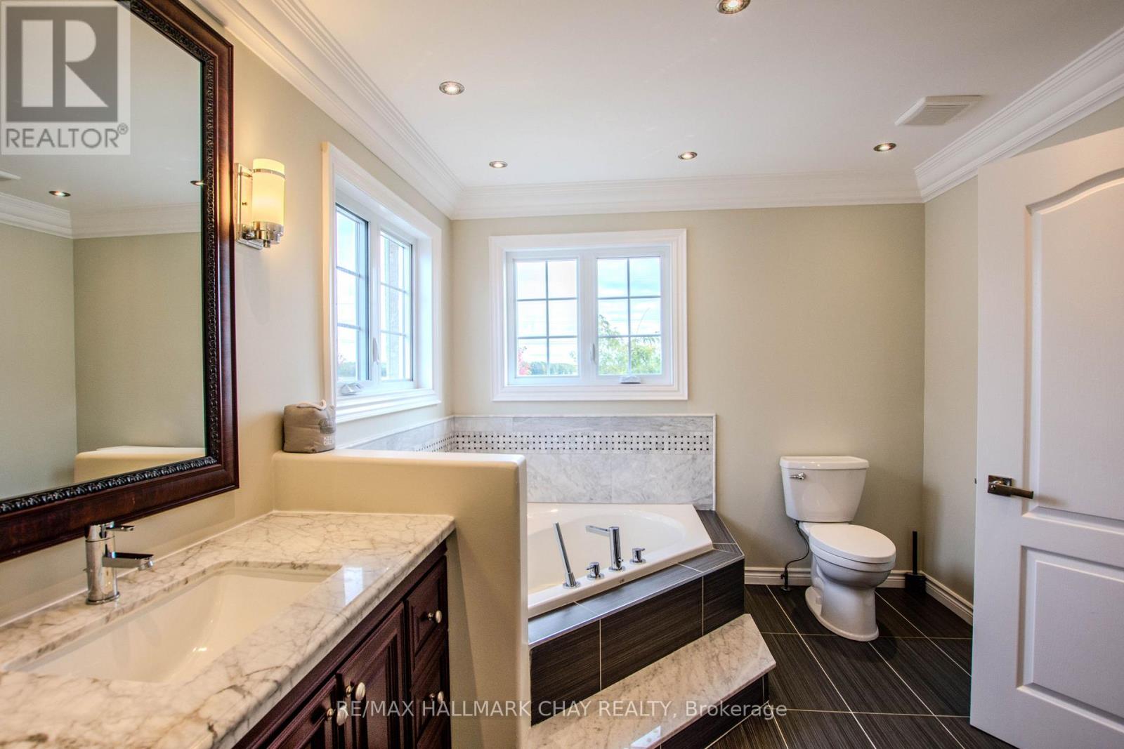 104 SUCCESSION CRESCENT - 29