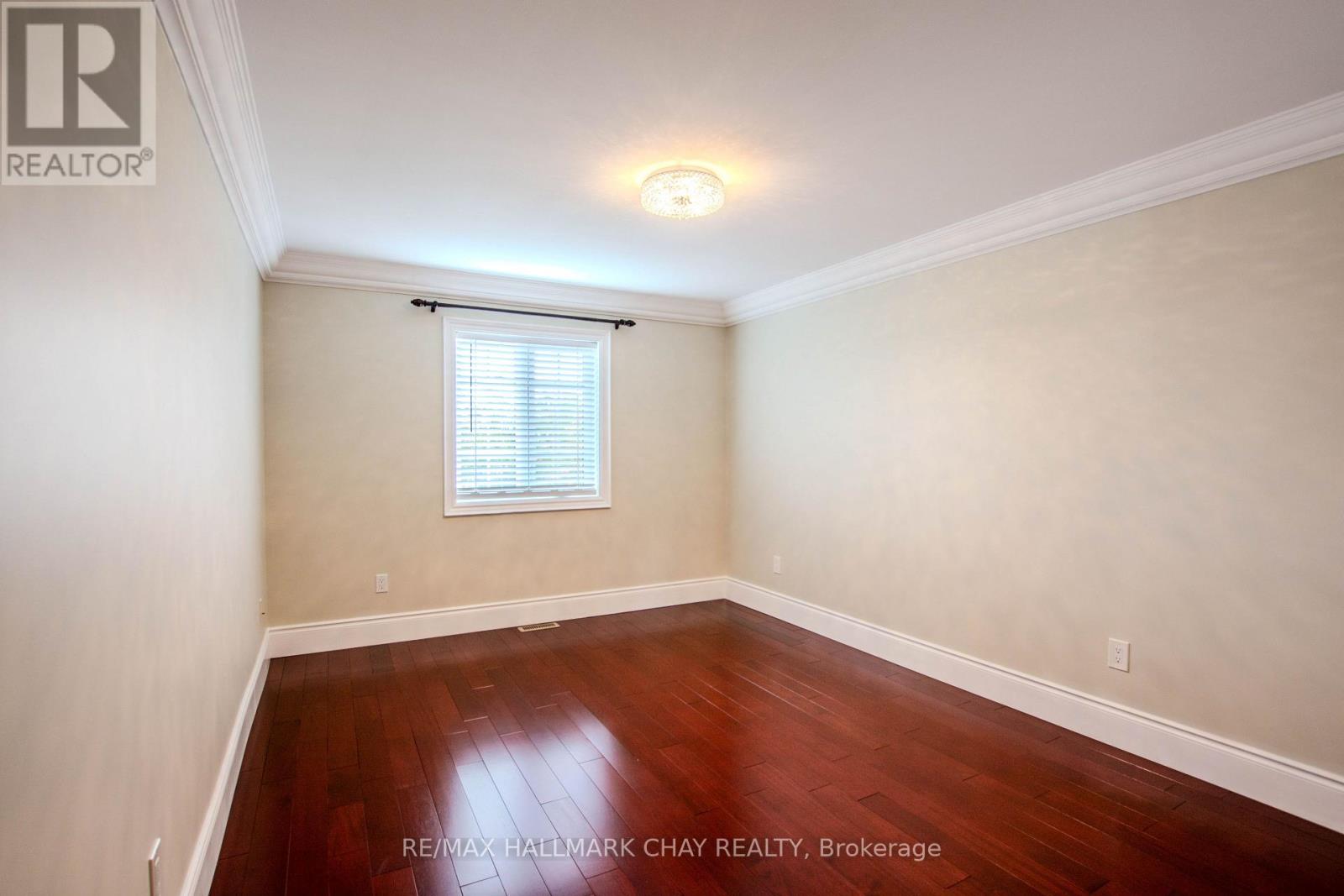 104 SUCCESSION CRESCENT - 32